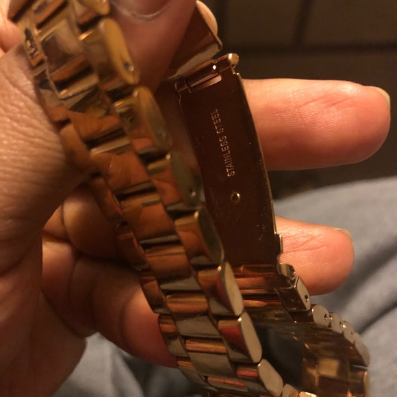 Gold plated women’s Fossil watch - Picture 2 of 6